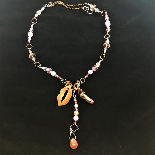 Polish my lips necklace - Trail Trash