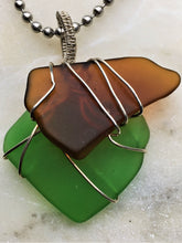 Load image into Gallery viewer, Green and Brown Trail Glass Necklace