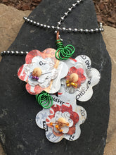 Load image into Gallery viewer, Tres Flores Necklace - Trail trash
